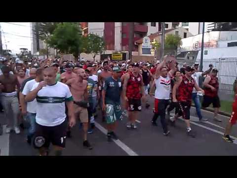 Império Alviverde e Fanáticos juntos em homenagem a Chapecoesnse