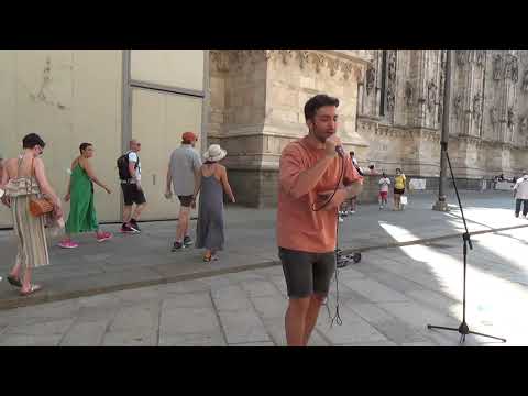 MILANO 12 AGOSTO 2021 - IL CANTANTE ANDREA FACCENDA A PIAZZA DEL DUOMO -