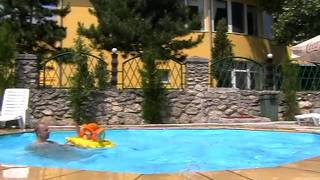 preview picture of video 'PISCINA MICA HERMES 2010,  CRISTIAN SI LUANA'