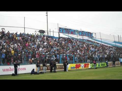 "vamos Cristal vamos pongan huevos que ganamos" Barra: Extremo Celeste &bull; Club: Sporting Cristal