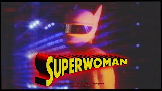 Kadr z teledysku SUPERWOMAN tekst piosenki Cro