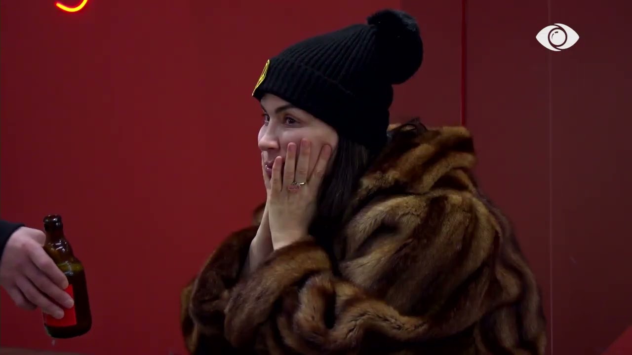 “Të nxjerrim karriget dhe tavolinat përjashta”/ Rozana diskuton planin me Gjestin: Deri në orën 5…