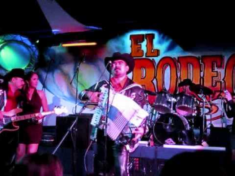 Los Canelos De Durango Y el Potro (en vivo) Nave 727