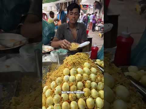 Nasi Goreng Khas India, siap memanjakan lidahmu dengan rasa yang menggugah selera! 🍛✨ Jangan lewatkan pengalaman kulin...