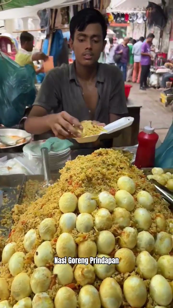 Nasi Goreng Khas India, siap memanjakan lidahmu dengan rasa yang menggugah selera! 🍛✨ Jangan lewatkan pengalaman kulin...