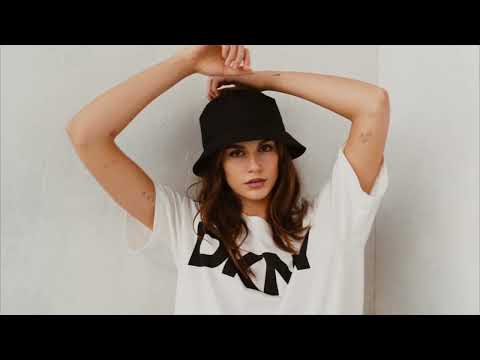 DKNY Spring '24: Kaia Gerber