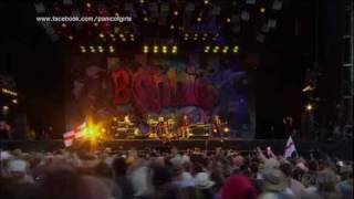 Blondie - Love Doesn&#39;t Frighten Me (Live at IOW Festival 2010) HD