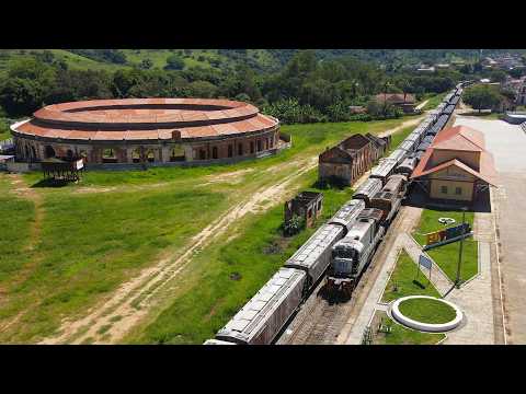 Momento único Trem carregado cruza Ribeirão Vermelho em imagens aéreas de tirar o fôlego