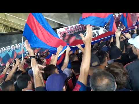 "San Lorenzo vs Platense, Entrada de la gloriosa butteler" Barra: La Gloriosa Butteler • Club: San Lorenzo