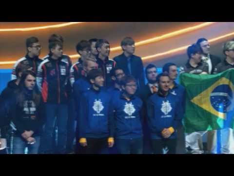 Crowd cheers for TSM at the introduction of the teams #Worlds