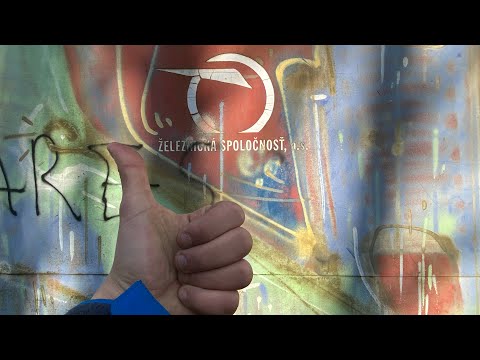 Slovensky pantograf 560 015-0 se pohl ze zarustajicího šturcu