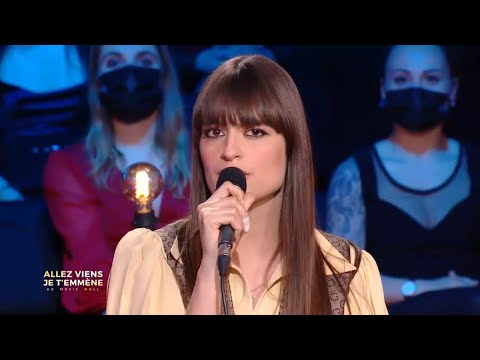 Une version pleine d'émotion d'"Il venait d'avoir 18 ans" par Clara Luciani