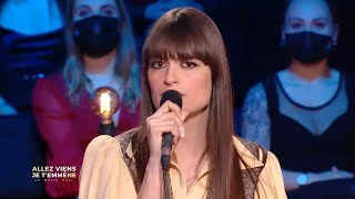 Une version pleine d'émotion d'"Il venait d'avoir 18 ans" par Clara Luciani