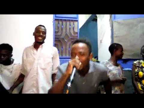 Ommy Six MC akifanya maajabu Yake