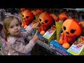 Шопинг в детском магазине игрушек куклы Shopping poupées de magasins de jouets ...