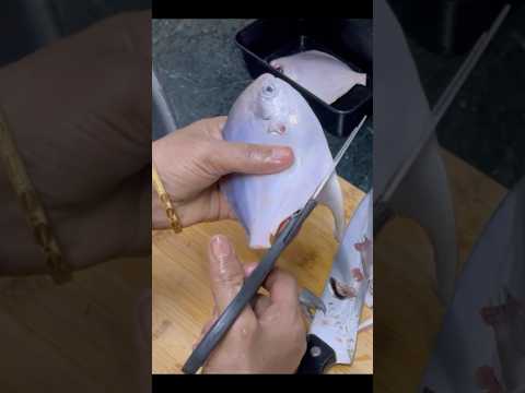 Pomfret/paplet fish cleaning in less than a minute.                            #youtubeshorts