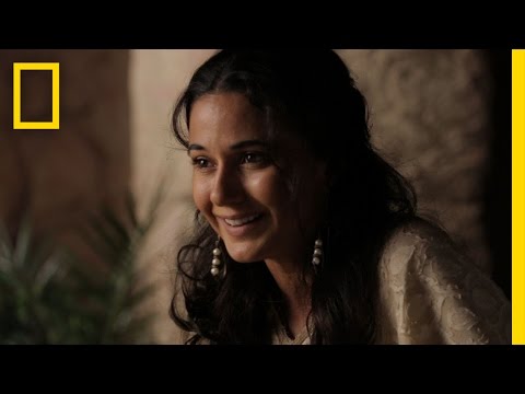 Killing Jesus (Featurette 'Emmanuelle Chriqui on Playing Herodia')