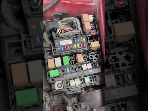 REVISA los FUSIBLES y RELAYS de tu CARRO en 60 segundos #MecánicaAutomotriz