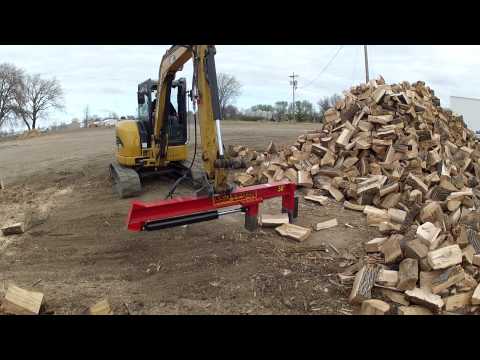 Mini excavator with wood splitter