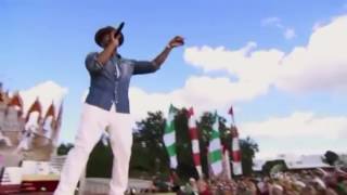 Ne-Yo - Rockin' around the Christmas tree (Disney's Magical Holiday Celebration)