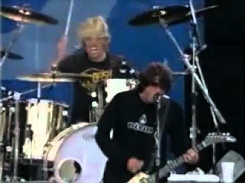 Foo Fighters - Alone + Easy Target (Live in Edgefest, Canadá 1998)