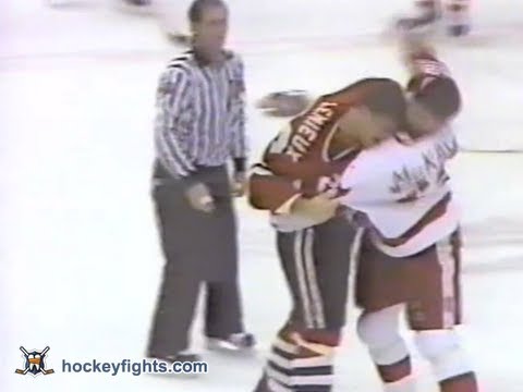 Jocelyn Lemieux vs Randy McKay Mar 24, 1990