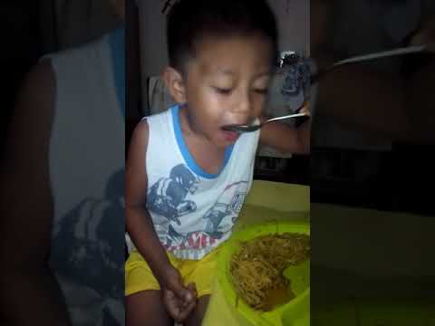 twin first tym eating pansit bato