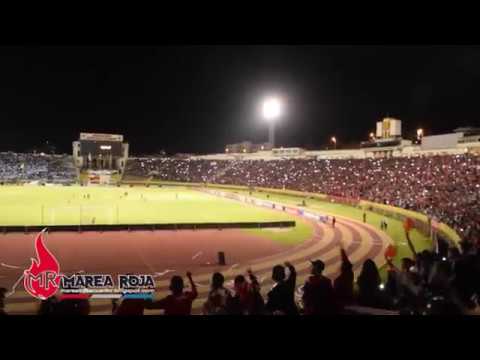 "Rojo de mi corazón" Barra: Marea Roja • Club: El Nacional