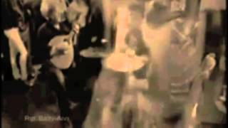 PAOLO NUTINI SINGS AULD LANG SYNE TO ORIGINAL TUNE - ROBERT BURNS SCOTLAND