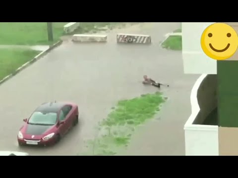 Кировчанин искупался в луже