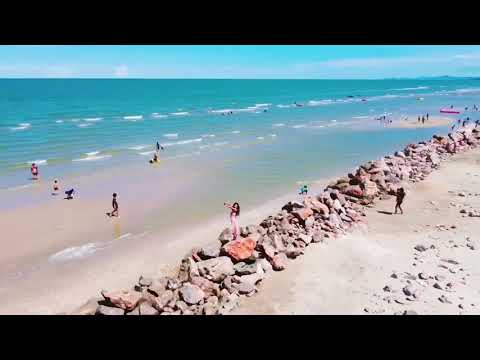 the most beautiful girl on the beach 🤞🏻😂