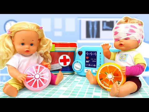 Spielspaß mit Nenuco Puppen. Die Zwillinge spielen Doktor. Spielzeug Video mit Irene
