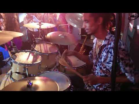 Jonathan Dias w/ Oluv live at Bonderam 2017