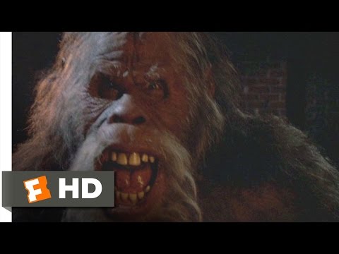 Harry and the Hendersons (6/9) Movie CLIP - Dumpster Diving (1987) HD