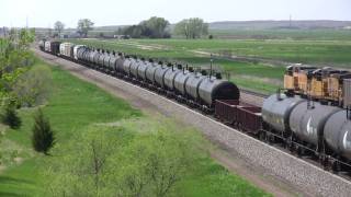 preview picture of video 'Union Pacific Manifest train, Maxwell, Nebraska.'