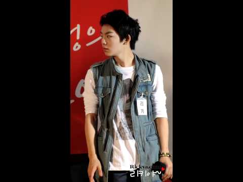 111010 G1 power time - brushing by Rickya.com