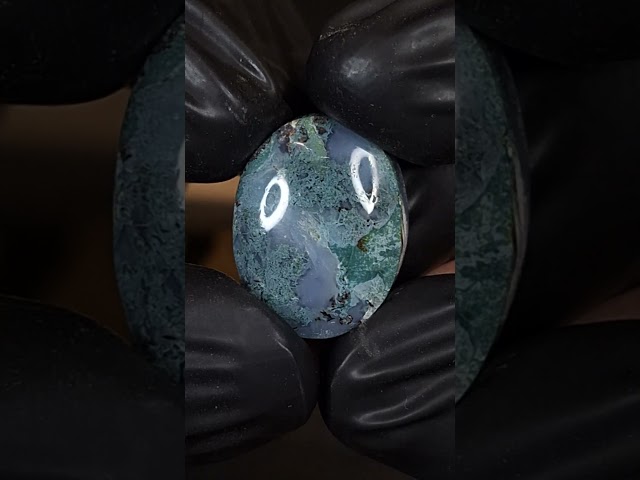 حجر عقيق طحلبي مشجر طبيعي