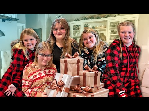 FiVE SiSTERS CHRiSTMAS GiFT Exchange!
