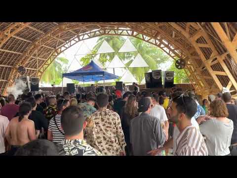 Priku playing [BM006] A1. Ted Amber - Looperman at SWZZ.