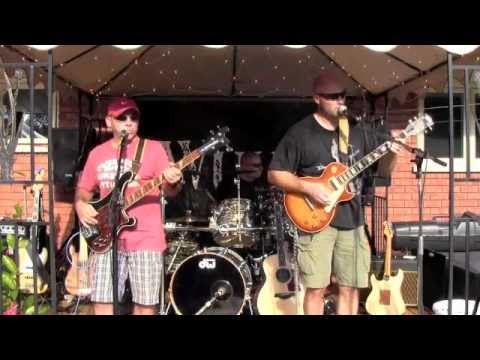 WUUD ! Brisco Street ! Live !