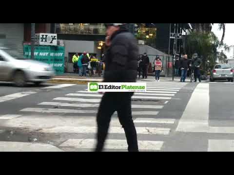 Drone protestón: pozo peligroso en la senda peatonal de 7 y 48
