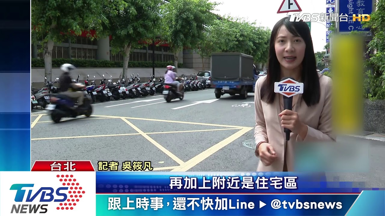 你在幹嘛？當街勒女脖拖行　騎士包圍喝斥