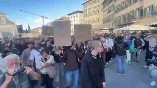 Il corteo spontaneo degli studenti parte da Santa Maria Novella