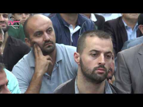 Besimtarët myslimanët festojnë  Kurban Bajramin