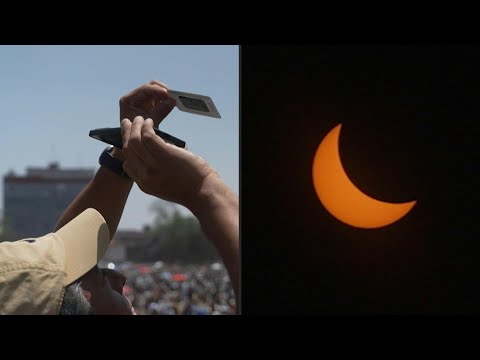 Hundreds of Mexicans watch total solar eclipse in the capital | AFP