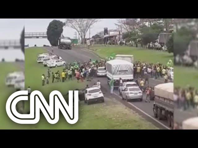 Carro atropelado manifestantes em Mirassol (SP) |  CNN 360°