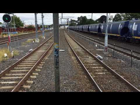 CFCLA CM 3312 and CM 3305 SG Grain Train in middle Footscray (03/04/2018)