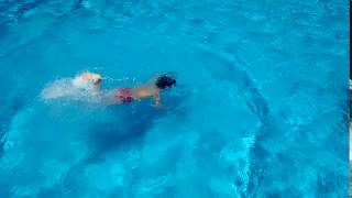 Diego a la piscina