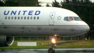 preview picture of video 'Continental 757 Very Wet Takeoff from Shannon'