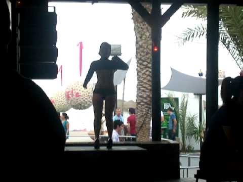 Baile sensual en Mandala Beach Mojacar